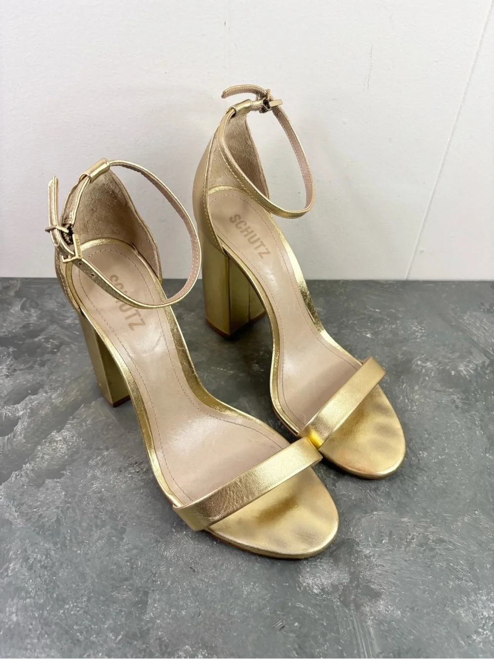 Schutz Cadey Lee gold block sandals heels metallic leather ankle strap size 9.5